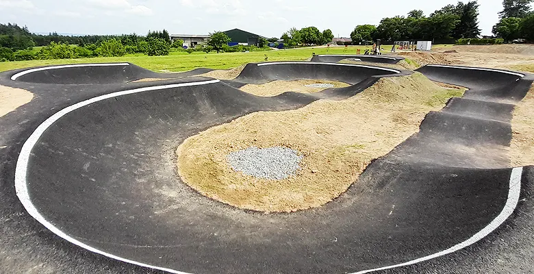 Stavby pumptracků, trailů a bikeparků